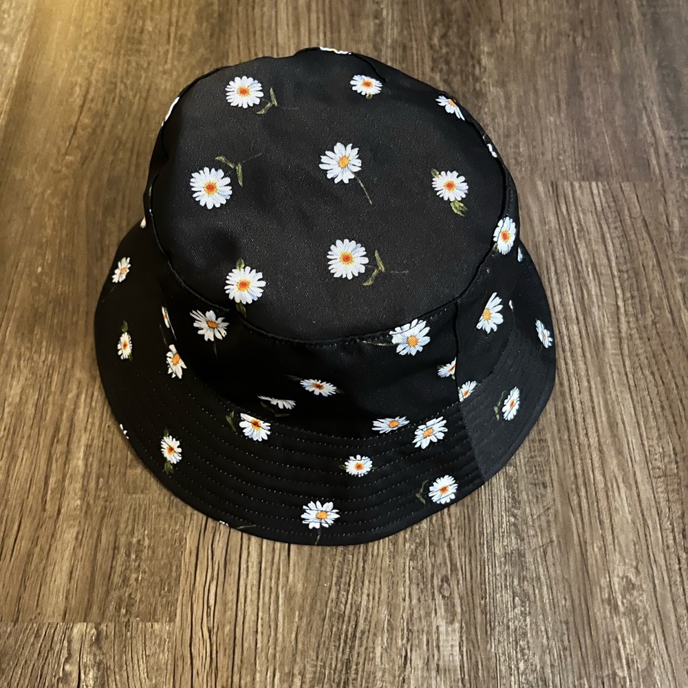 Bucket hat